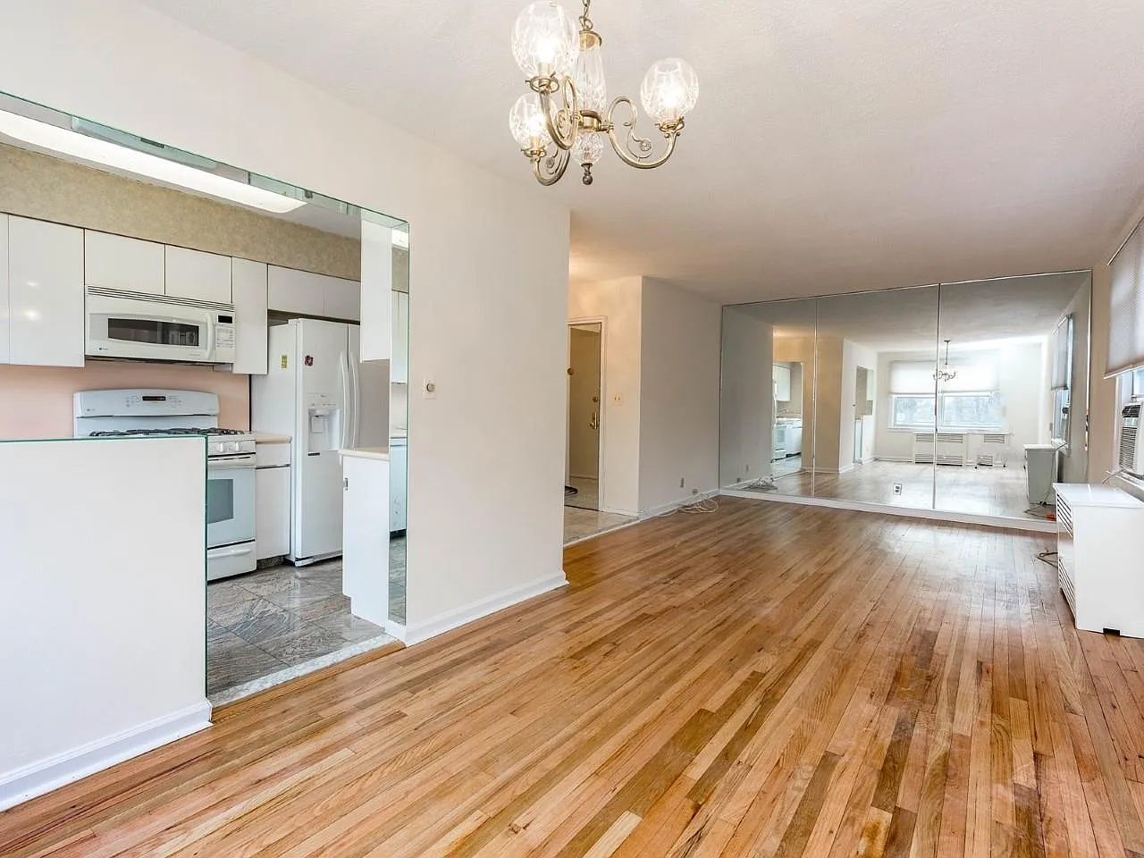 Located in Nassau County, this co-op was sold. 20 Edwards St APT 1D, Roslyn Heights