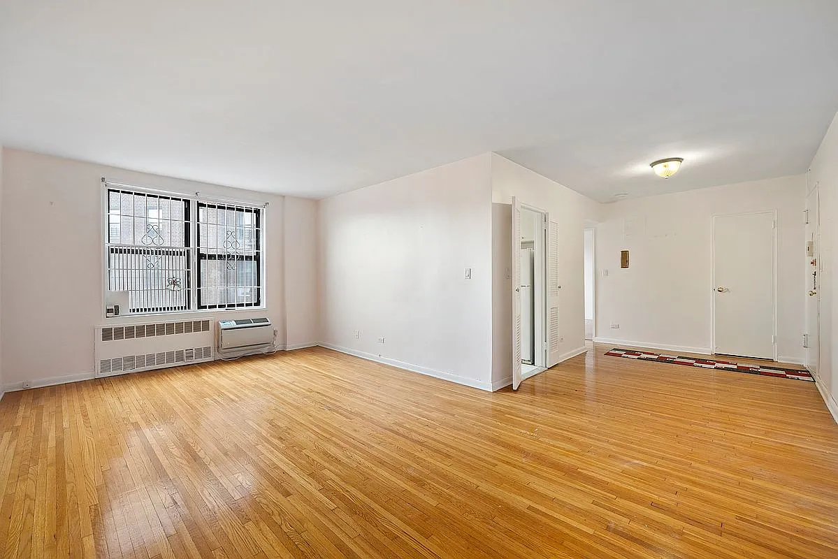 Co-op sold in Forest Hills. Lillian Vucic also works in the neighborhood of Forest Hills. 100-25 Queens Blvd #5P, Forest Hills