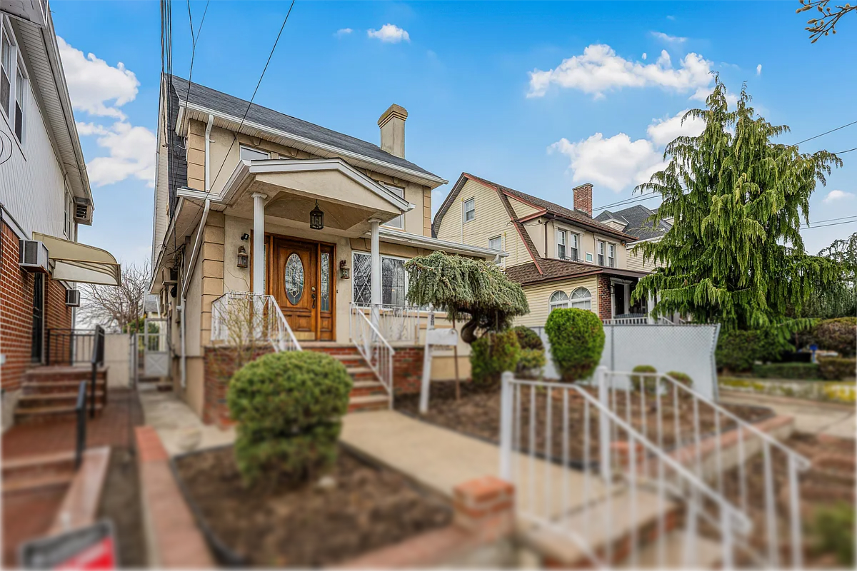 Picture of a home  in Whitestone, Queens, New York City. This is a neighborhood Lillian Vucic can offer real estate services in. 